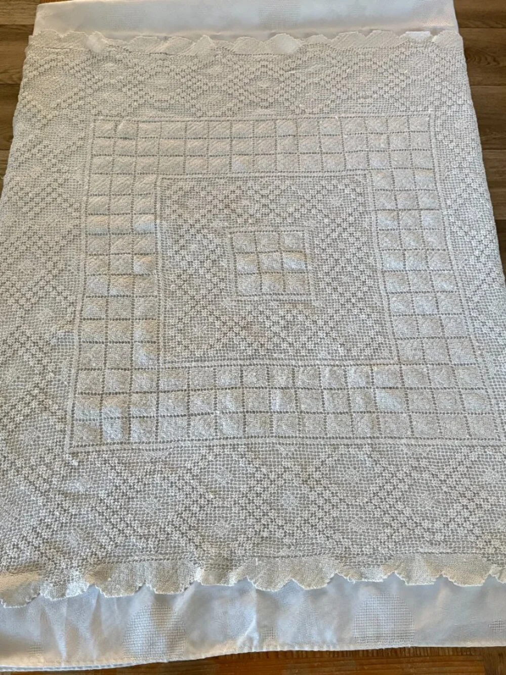 Vintage Handmade Lace Filet Crochet Square Tablecloth 39